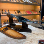 Faca Forjada Integral Inox com Cabo Torcido em Resina Reluzente - Imagem 3