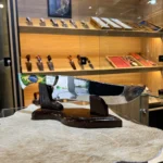 Suporte Rústico de Madeira Envernizada para Faca - Imagem 3